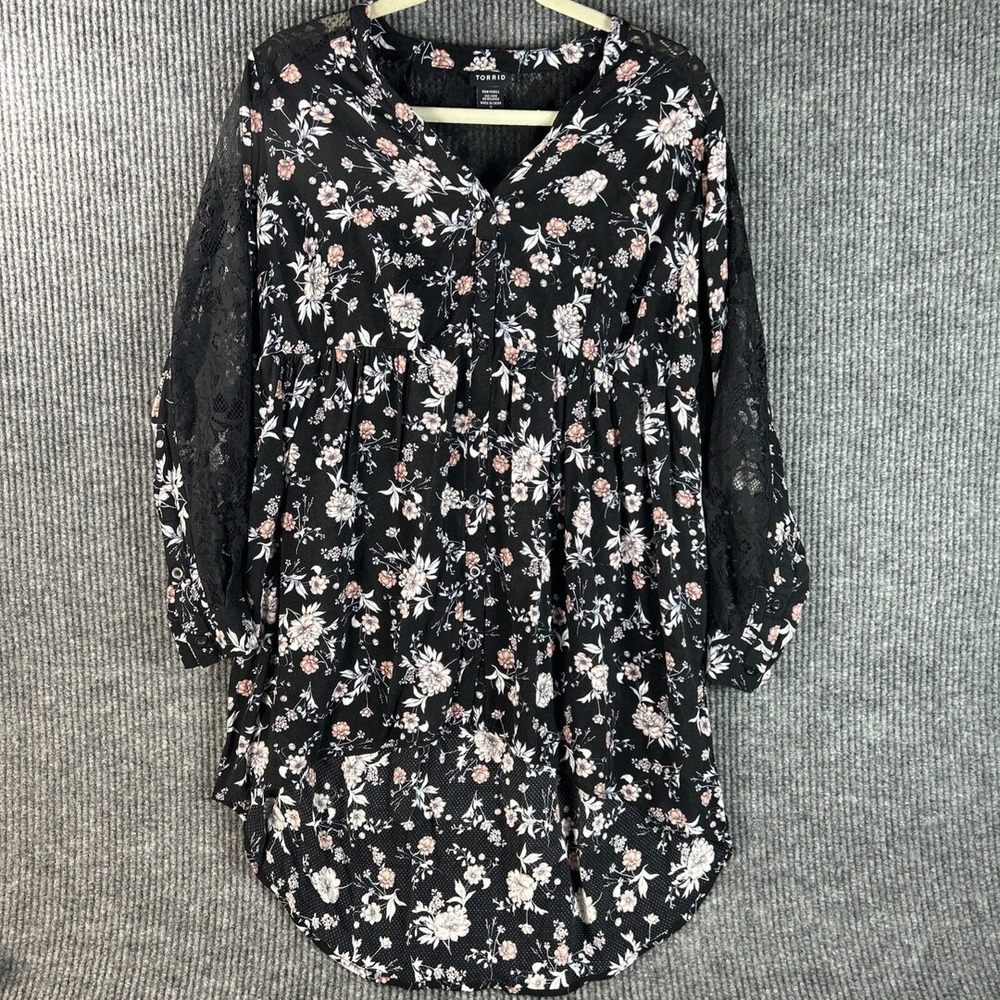 Torrid Womens Black Floral Lace Sleeve Fishtail Blouse Top Size 0 110845